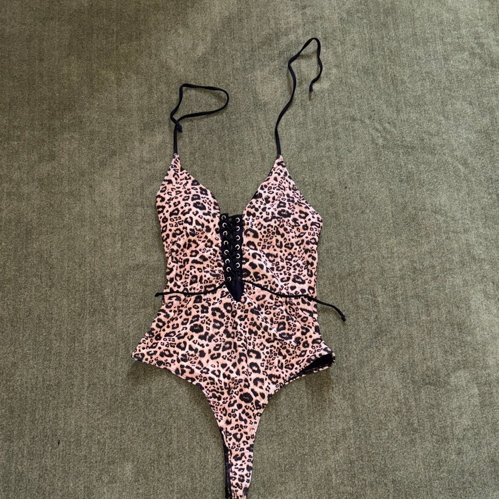 Leopard Print Lace-Up Bathing suit